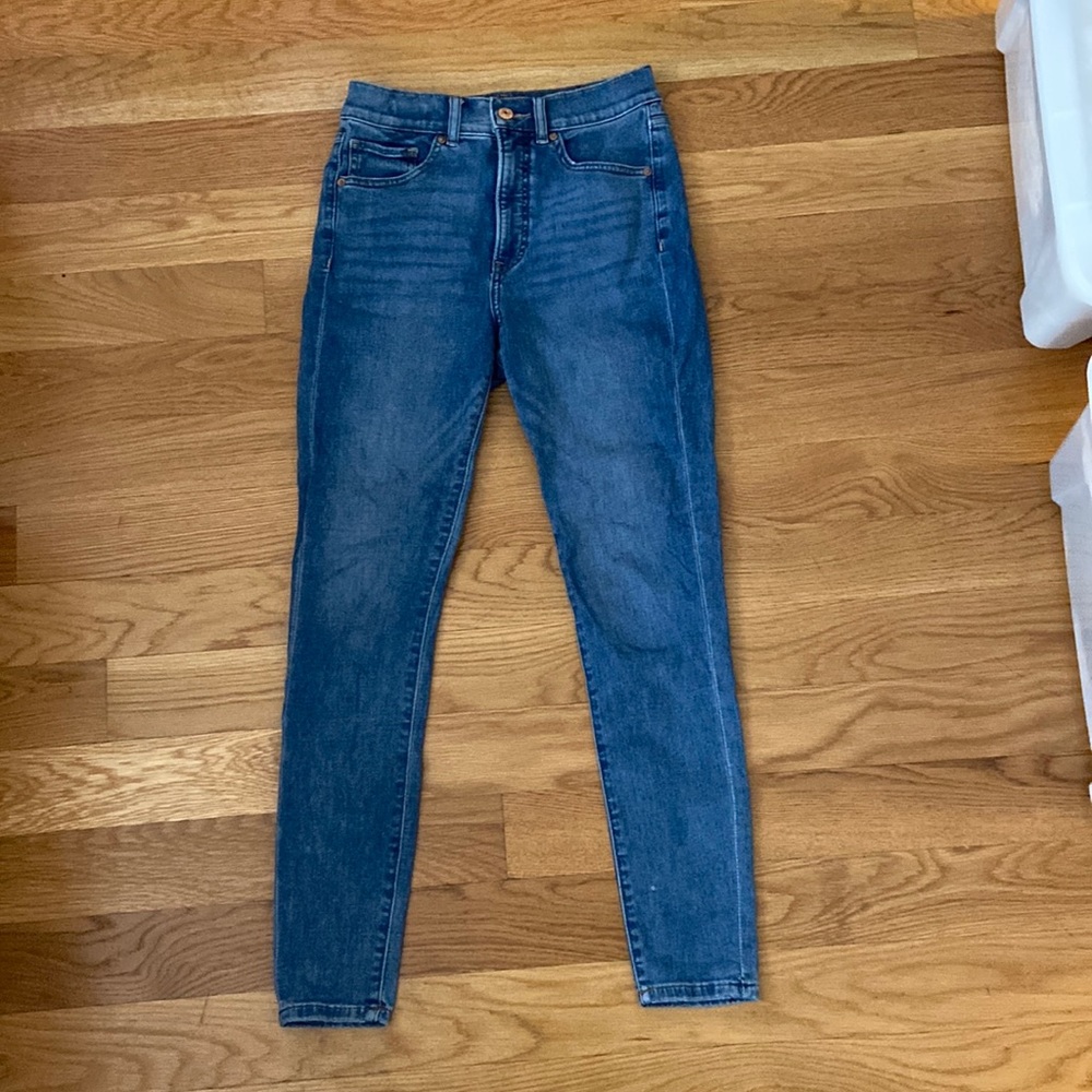 HIGH WAISTED MEDIUM WASH SKINNY JEANS